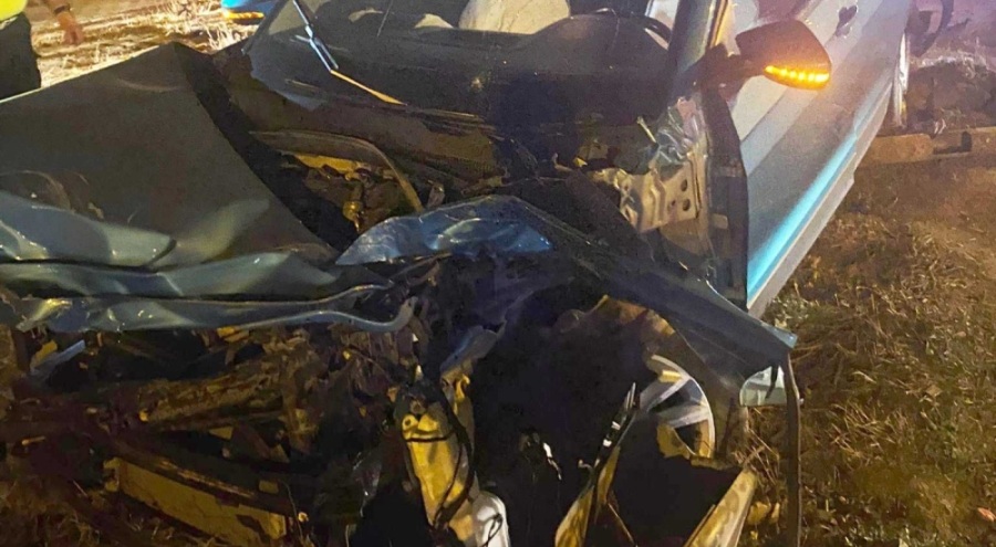 Bursa'da tırın çarptığı otomobildeki 2 kişi yaralandı