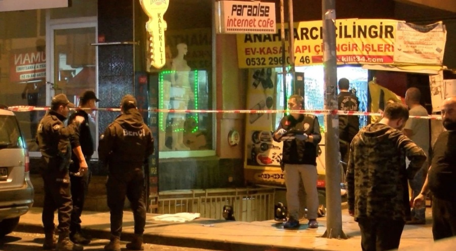 İnternet kafenin önüne patlayıcı madde atıp kaçtılar