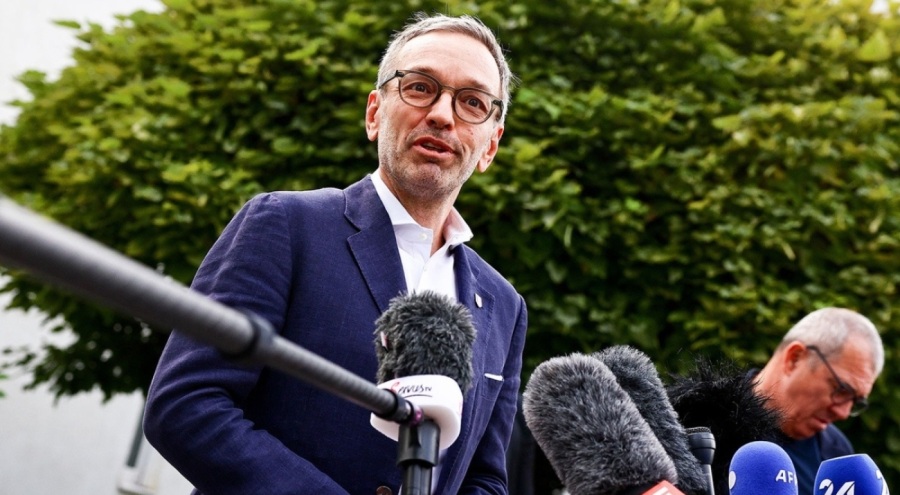 Avusturya'da ilk kez bir genel seçimde aşırı sağcı parti önde