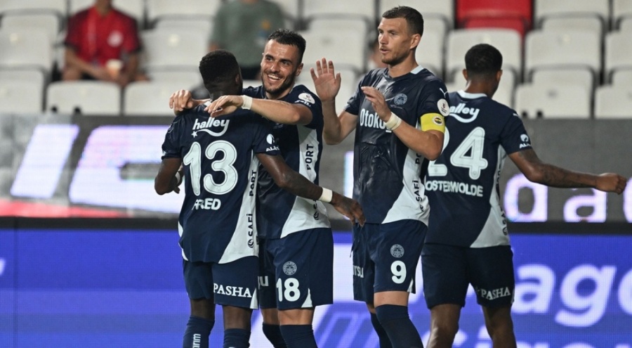 Tottenham, Manchester United deplasmanını 3-0 ile geçti