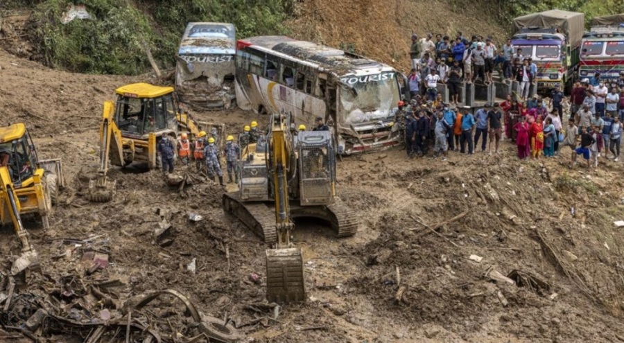 Nepal'de meydana gelen selde bilanço ağırlaşıyor