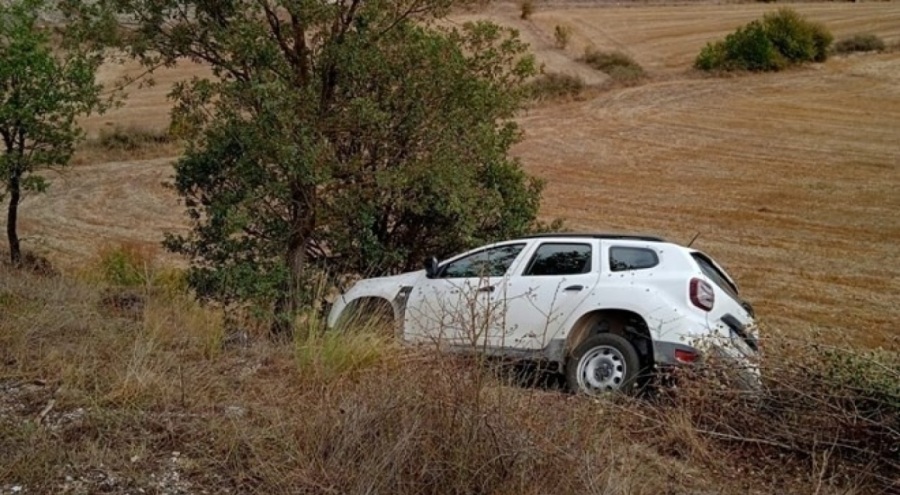 Yoldan çıkan cip devrilmekten son anda kurtuldu