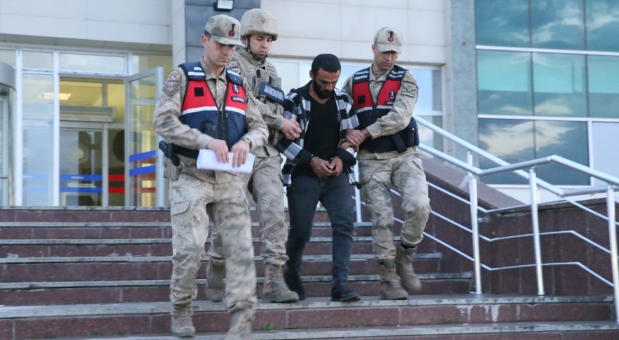 18 yaşındaki eşini silahla katletti