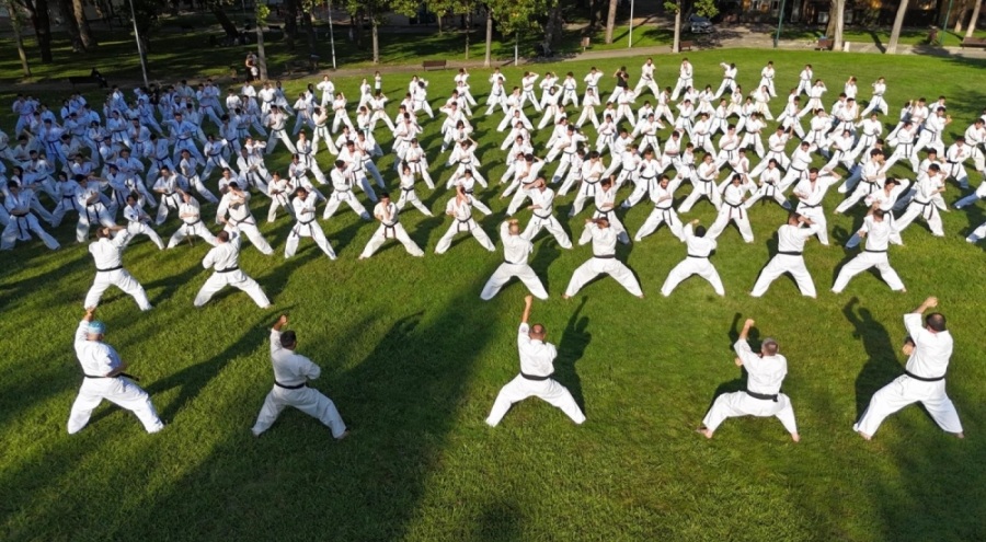 Bursa'da 240 kişilik karate şovu!