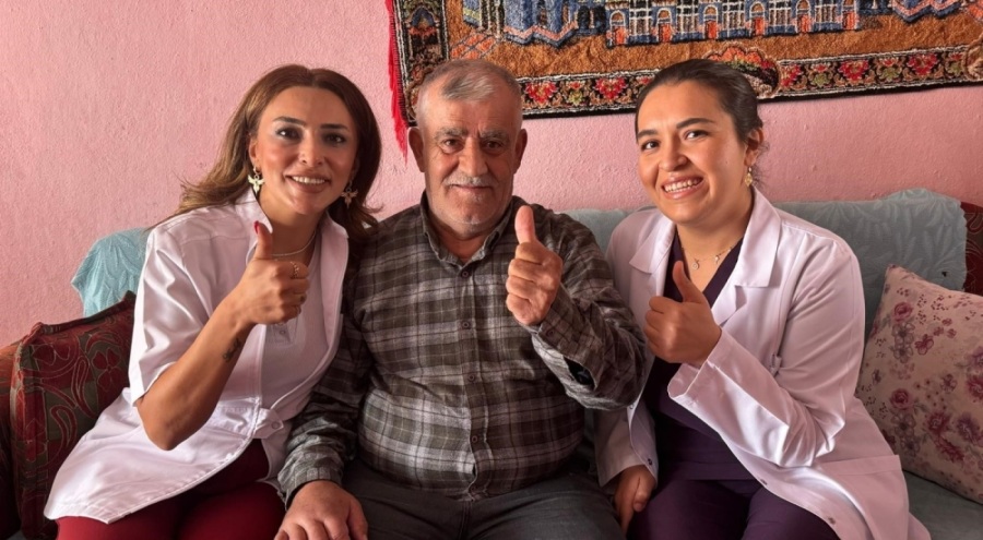 Bursa'da "Yürüyemezsin" denilen 62 yaşındaki adam, azmiyle yürümeye başladı