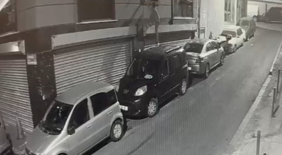 Ev sahibine yakalanan hırsız pencereden atlayarak kaçtı