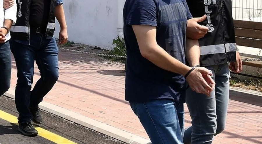 Uyuşturucu ele geçirilen motosikletteki 2 şüpheli gözaltına alındı