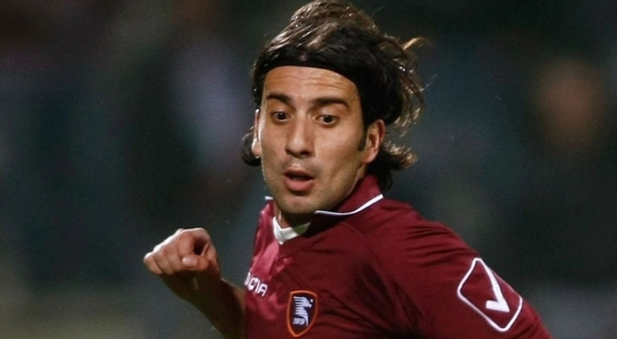 Eski futbolcu otel odasında ölü bulundu