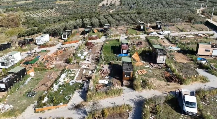 Mudanya'da kaçak 63 tiny house yıkıldı