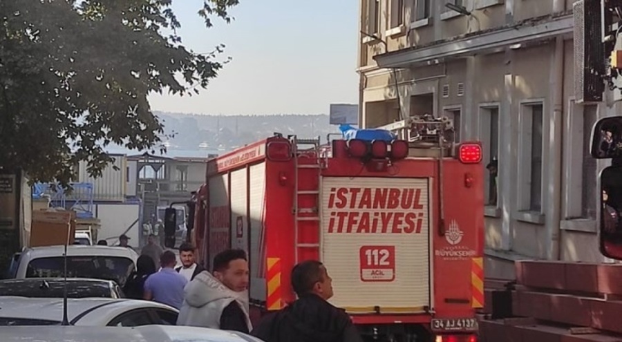 Üniversite bahçesindeki inşaatta yangın