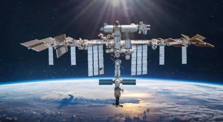 Astronotlar uzayda mahsur kaldı! Dünya'ya dönmeyi bekliyorlar