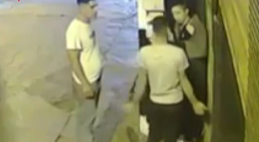 Beyoğlu'nda genç kıza tecavüz girişimi kameraya yansıdı!