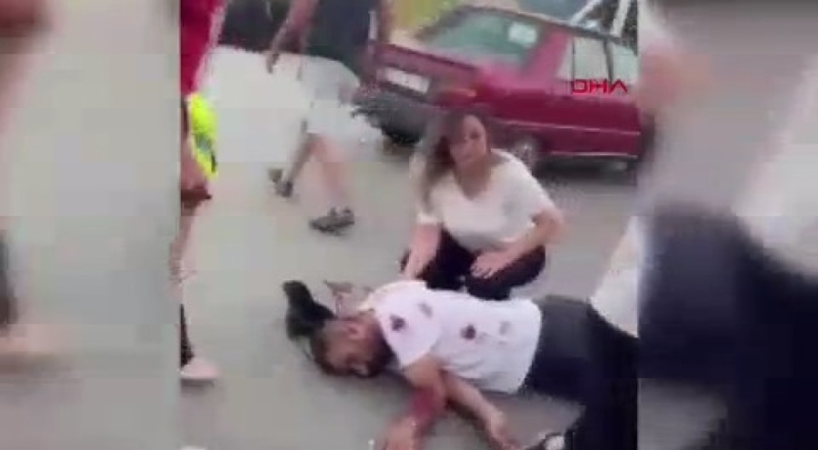 "Ellemeyin bırak ölsün" diyerek hemşireyi engelledi!