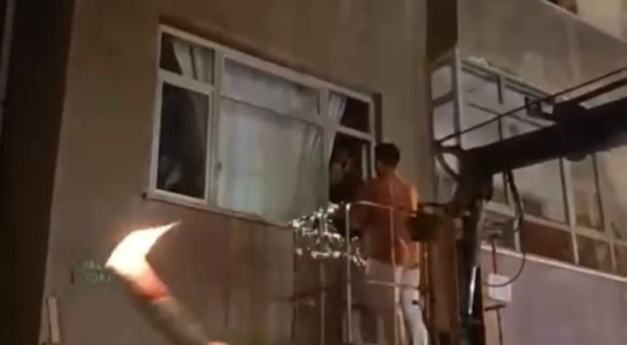 Bursa'da sevgilisinin 2'nci kattaki evine vinç sepetiyle ulaşıp, evlilik teklif etti