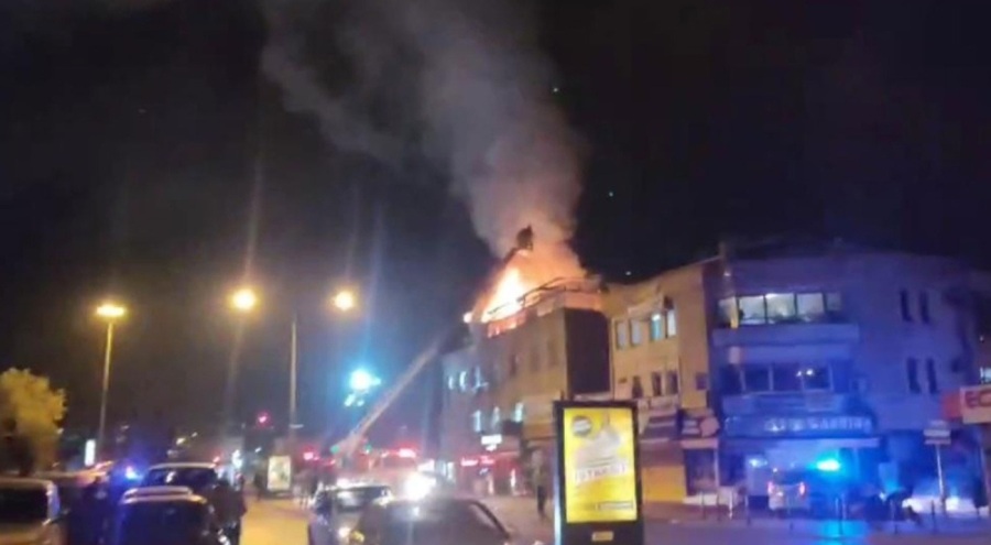 Çatıda çıkan yangın paniğe neden oldu