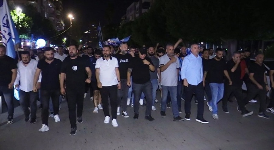 Adana Demirspor taraftarı, kulüp yönetimini protesto etti