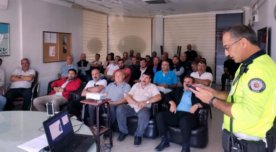 Mudanya'da servisçilere trafik polisinden seminer