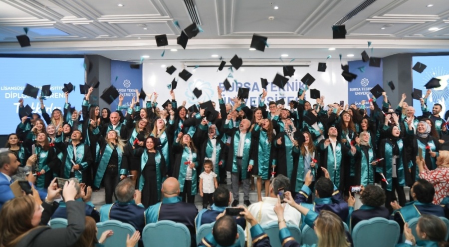 Bursa Teknik Üniversitesi'nde lisansüstünde mezuniyet heyecanı