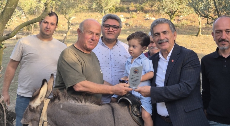 Gemlik'te festivalin en renkli ismine Başkan Deviren'den ziyaret