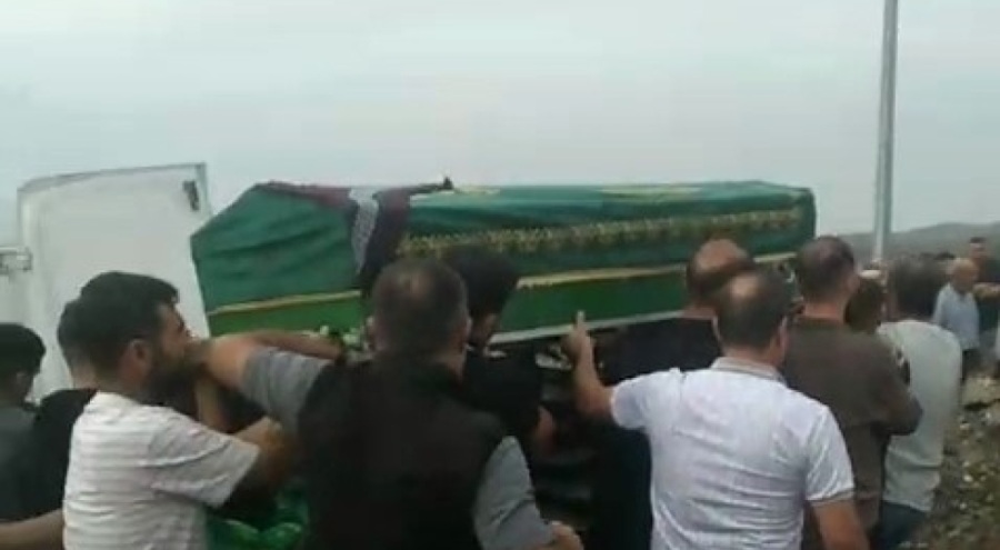 Çocuğunun gözleri önünde öldürülen anne Bursa'da son yolculuğuna uğurlandı