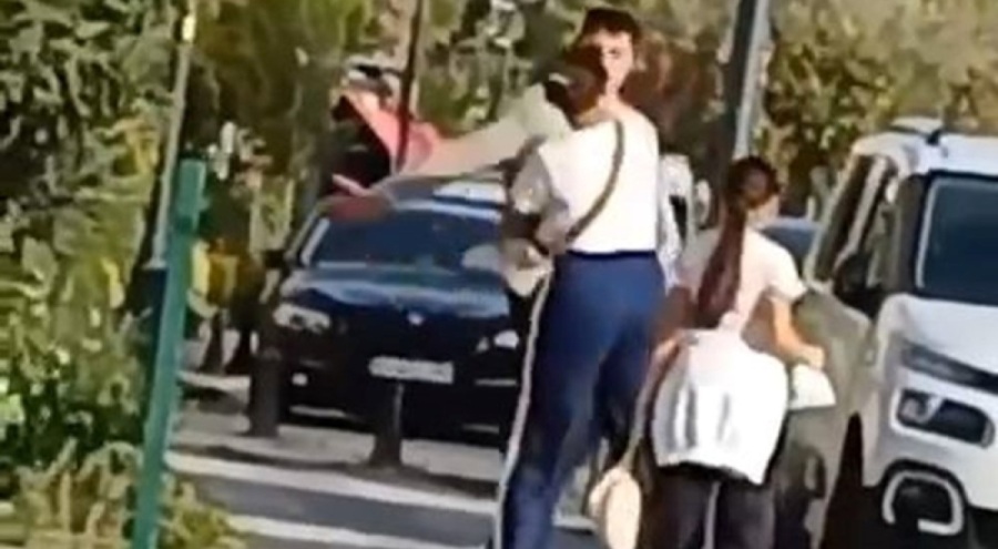 Boşanma aşamasındaki eşini, çocuğunun gözü önünde dövdü!