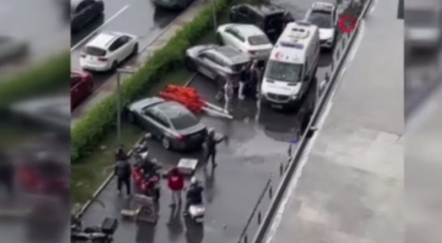 İşletmenin şemsiyesi müşterilerin üzerine düştü: Yaralı var!