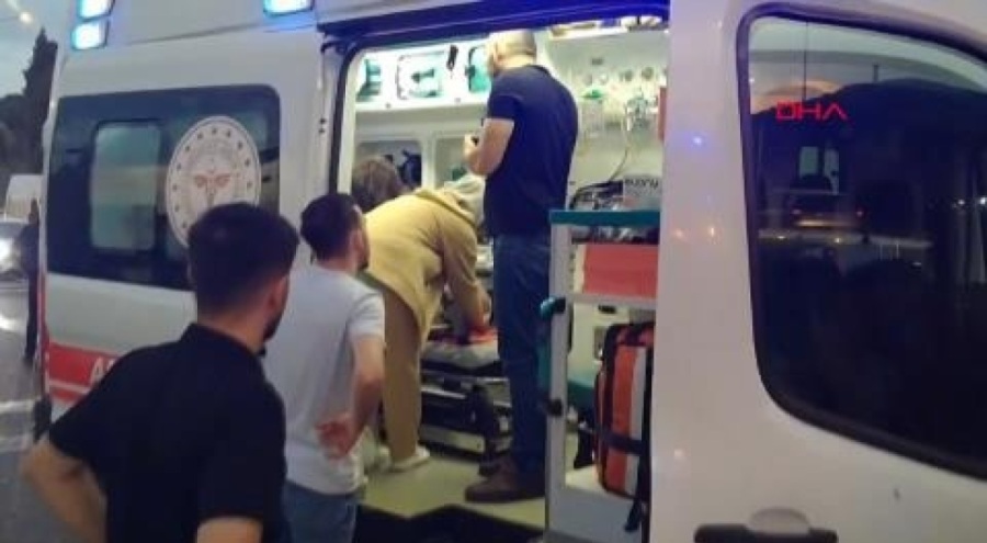 Freni arızalanan minibüs kırmızı ışıkta bekleyen 4 araca çarptı