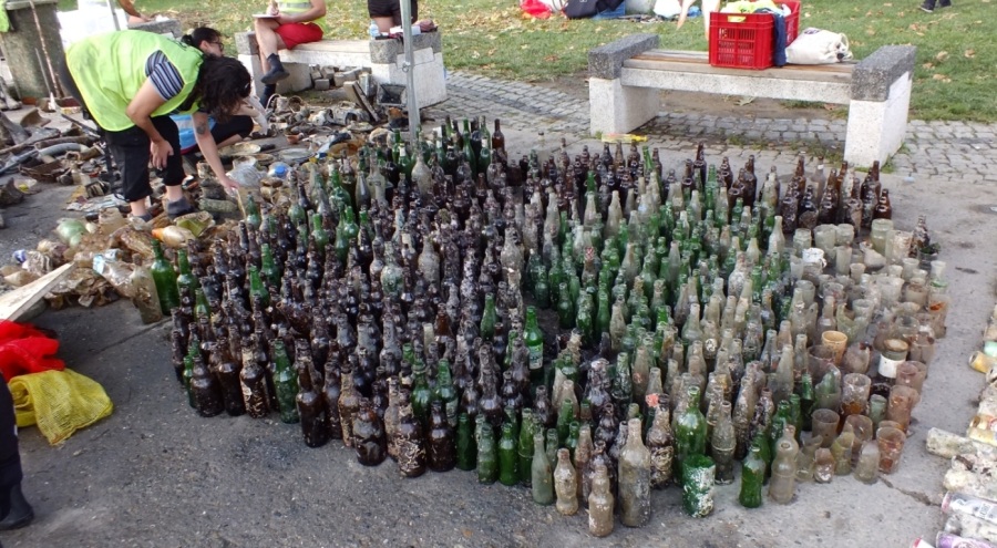 Erdek Limanı'nda dip temizliği gerçekleştirdi