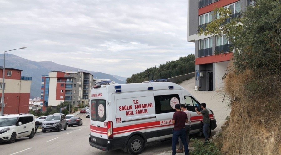 Bursa'da ayrılmak üzere olduğu eşini silahla yaraladı