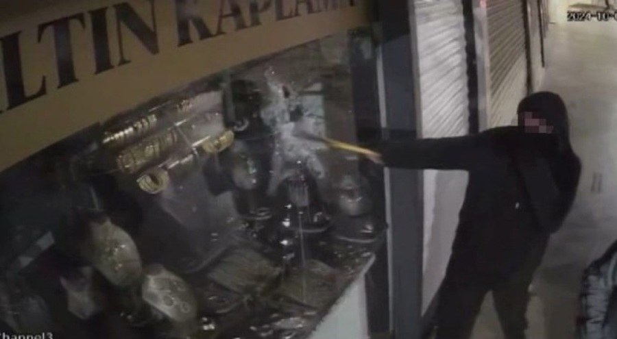 Hırsızlar altın kaplama bilezikleri gerçek sanarak çaldı!