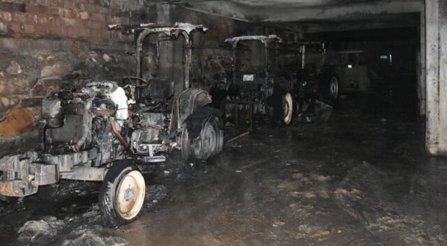 Tuğla fabrikasında yangın: Üç traktör yanarak kullanılamaz hale geldi