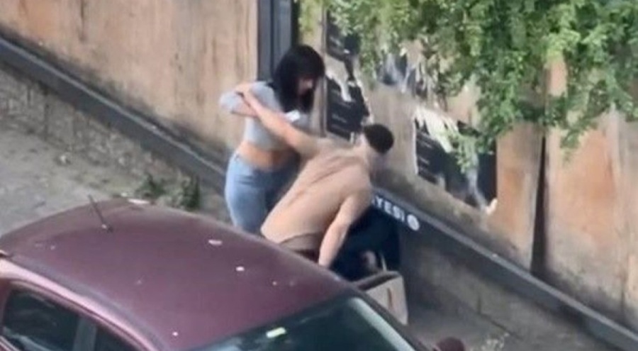 Gece kulübü çıkışında dakikalarca kavga ettiler!