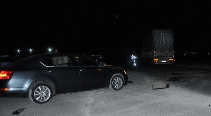 TIR ile otomobil çarpıştı! Yaralılar var