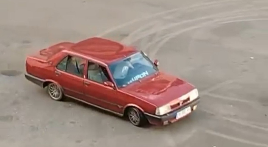 Bursa'da yol ortasında dakikalarca drift attı! Ehliyetine el konuldu