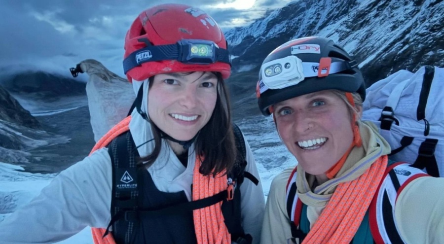 Himalayalar'da 3 gündür kayıp olan dağcılar kurtarıldı