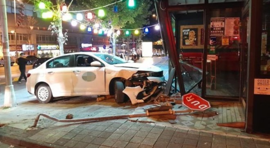 Polisten kaçan alkollü sürücü restorana daldı