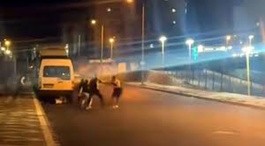 İki grup arasında tekmeli yumruklu kavga!