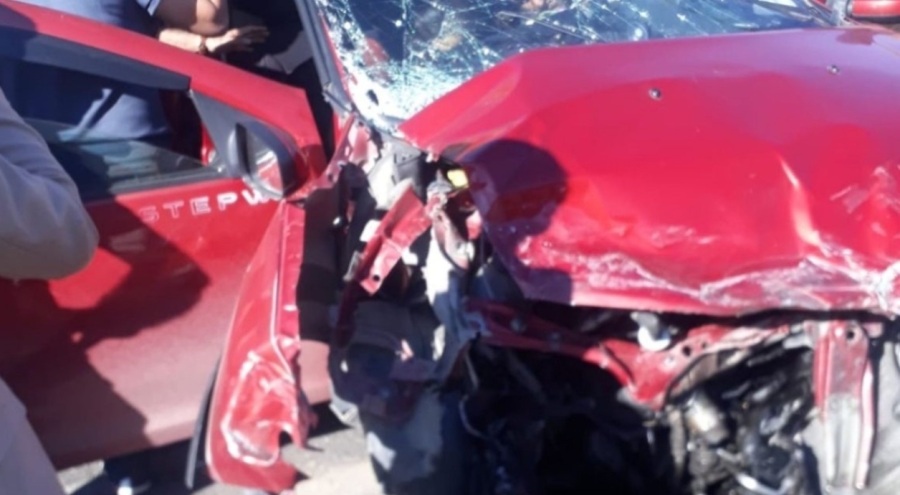 Valinin konvoyunda meydana gelen kazada 2 kişi yaralandı