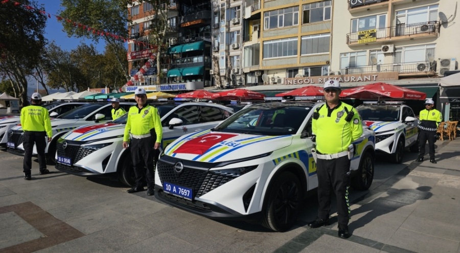Balıkesir Valisi Bandırma'ya 27 yeni polis aracı tahsis etti