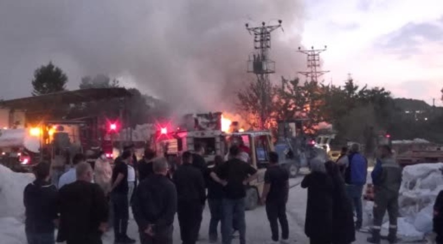Bilecik'te geri dönüşüm tesisinde yangın çıktı!