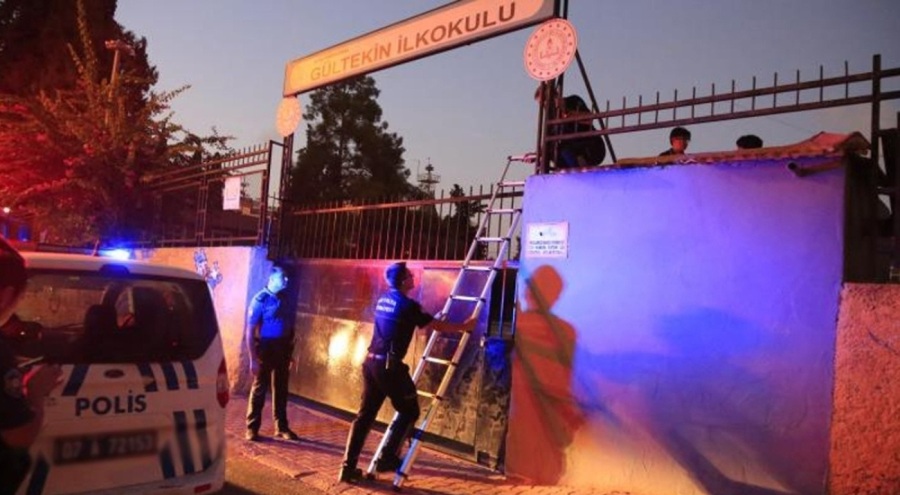 Oyuna daldılar, zamanın nasıl geçtiğini anlamadılar! Bahçede mahsur kalan çocuklar kurtarıldı