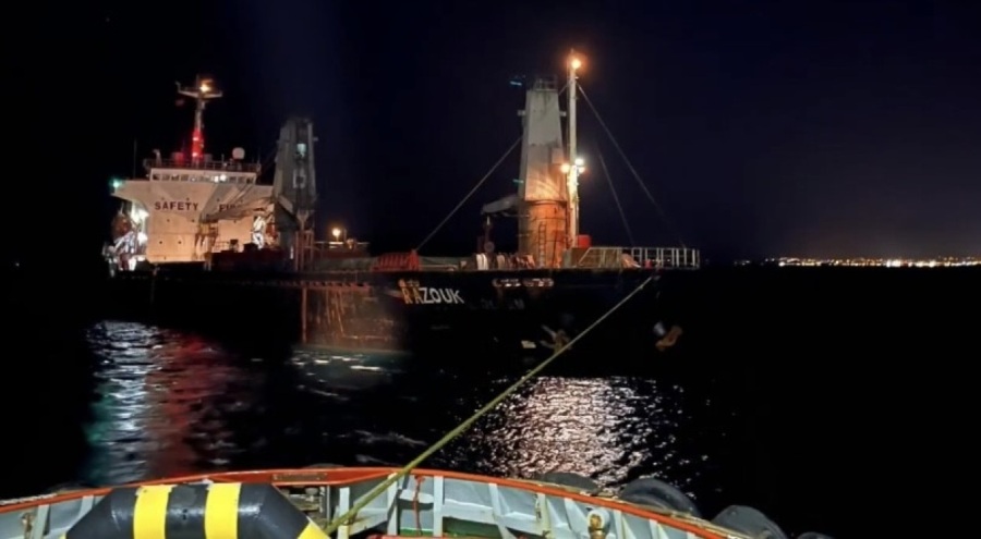 Çanakkale Boğazı'ndan geçen kuru yük gemisi arıza yaptı