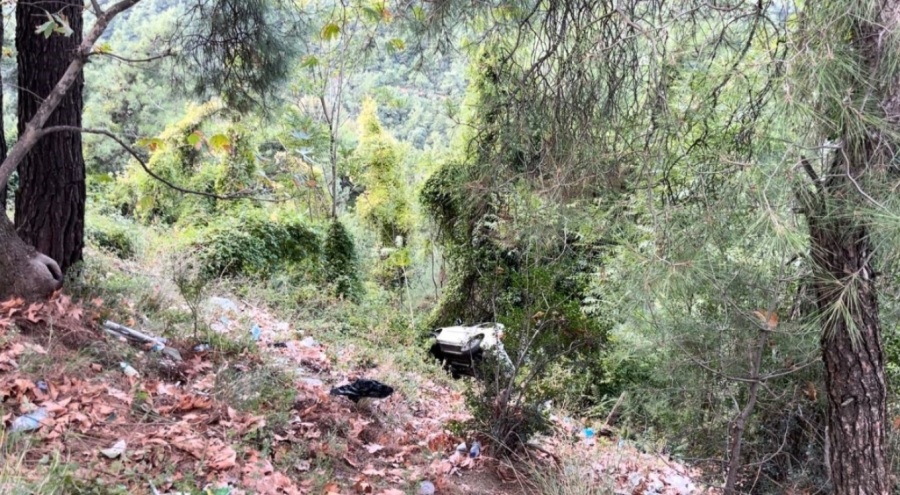 Bursa'da bir şahıs el frenini çekmeyi unuttu! Otomobil uçurumdan yuvarlandı