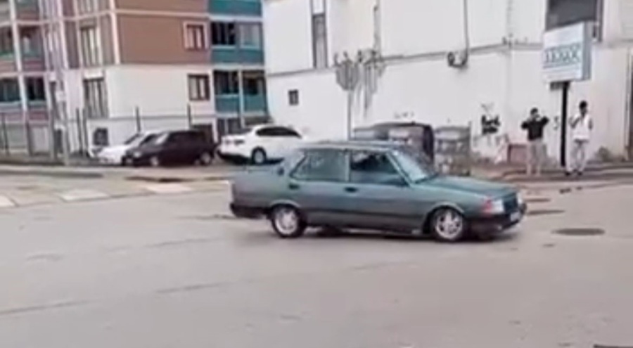Bursa'da TOFAŞ sürücüsü yol ortasında dakikalarca drift attı!