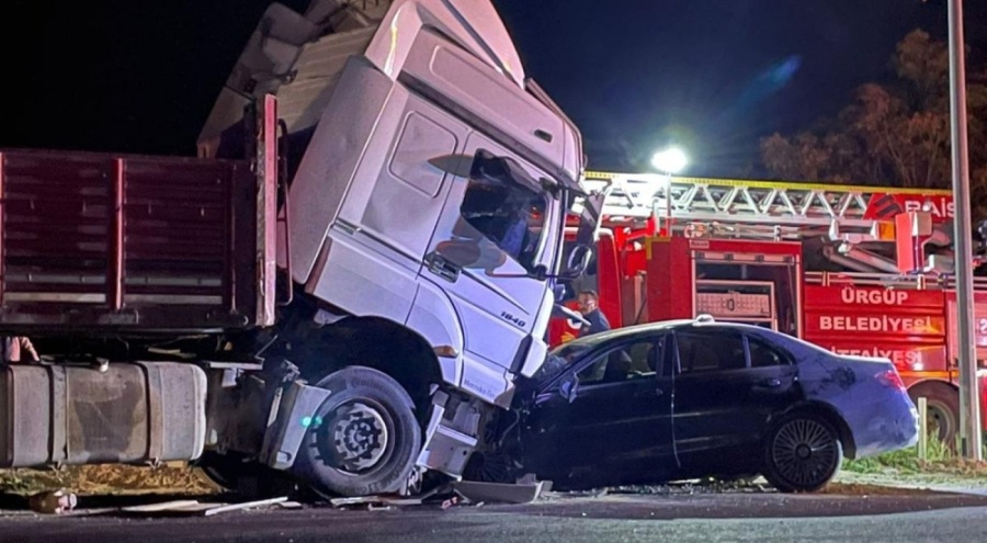 Tırla çarpışan otomobilin sürücü can verdi