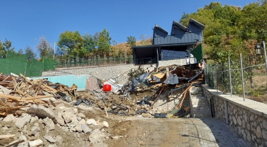 Osmangazi'de kaçak villa yıkıldı