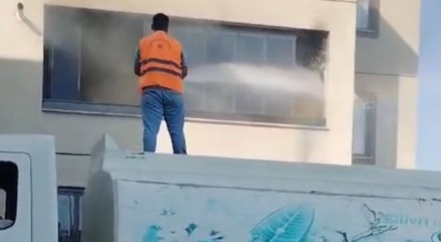 Bursa'da apartmanda çıkan yangın daireyi küle çevirdi
