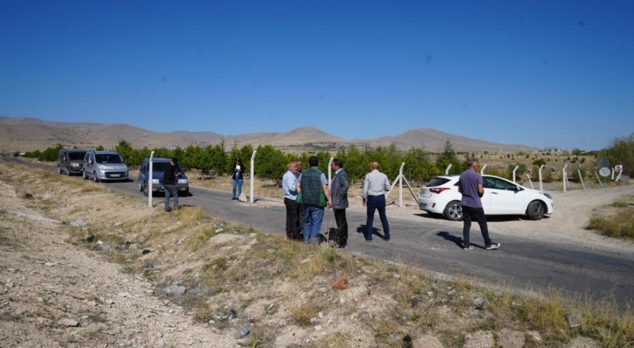 50 yıllık köy yolunu kapattı!