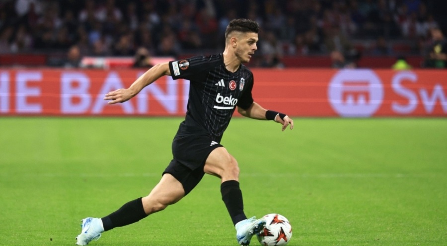 Beşiktaşlı futbolcu Messi'nin peşinden geliyor!