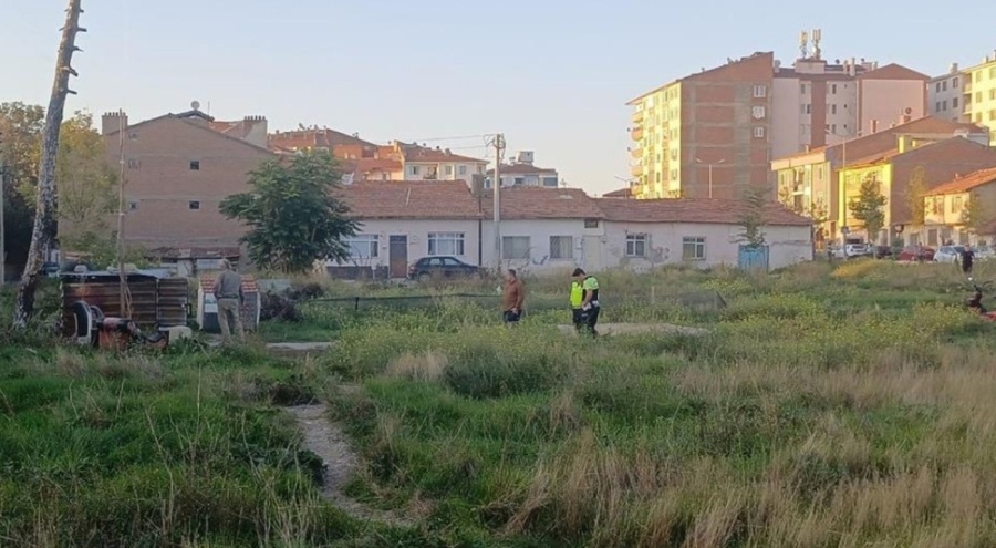 Cezaevinden çıkan husumetlisini "geçmiş olsun" dileklerini iletip silahla ayağından vurdu!